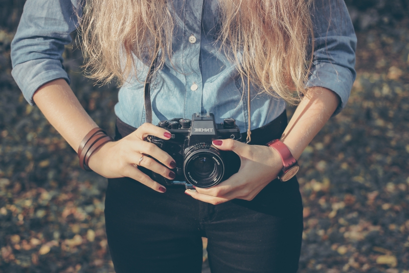 photographe-CAVALAIRE SUR MER-min_hand-person-girl-woman-camera-photography-614-pxhere.com