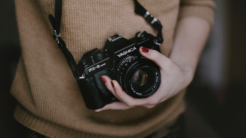 photographe-CAVALAIRE SUR MER-min_woman-camera-photography-photographer-slr-dslr-319-pxhere.com